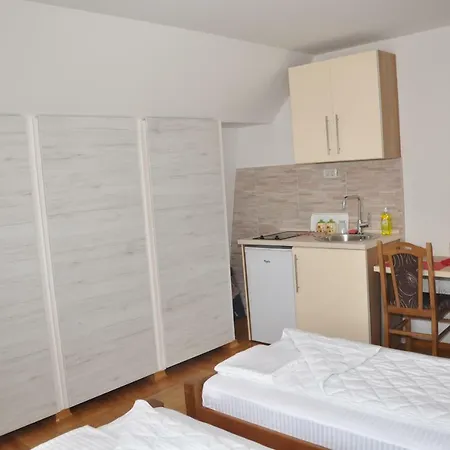 פלוזינה Apartments Ravno מראה חיצוני תמונה