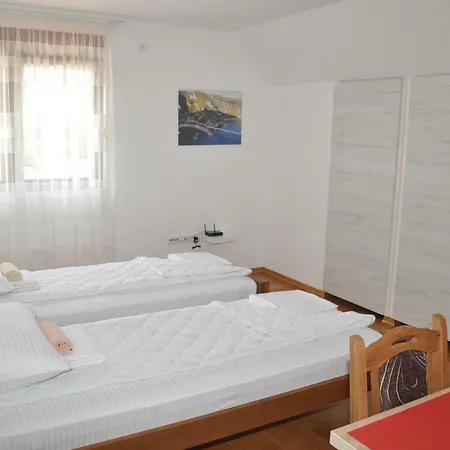 פלוזינה Apartments Ravno מראה חיצוני תמונה