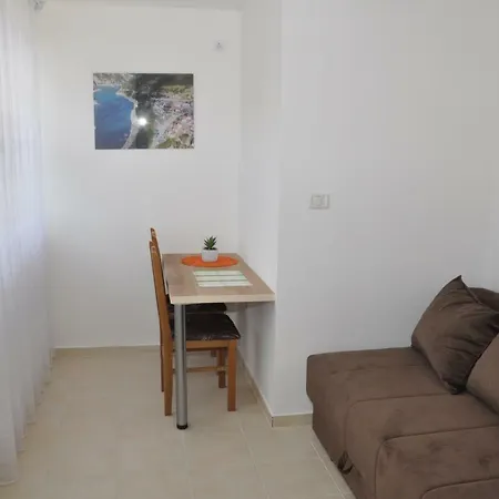 פלוזינה Apartments Ravno מראה חיצוני תמונה