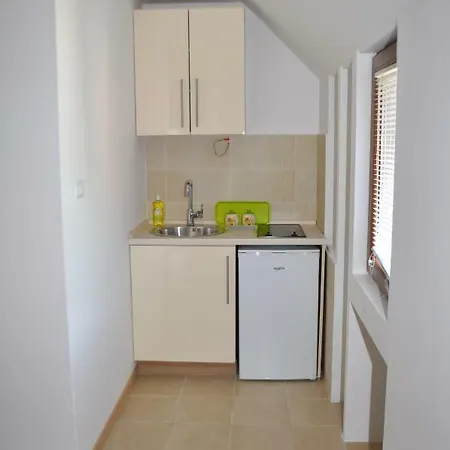 פלוזינה Apartments Ravno מראה חיצוני תמונה