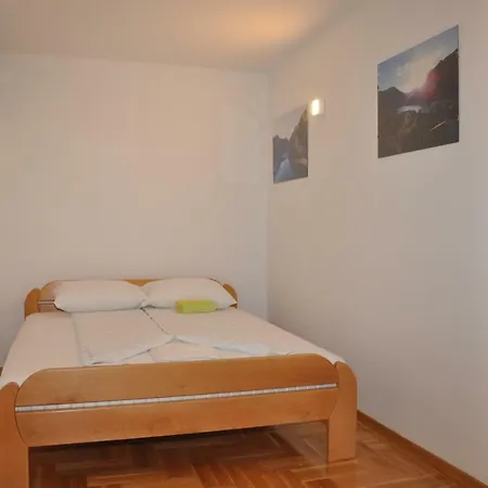 פלוזינה Apartments Ravno מראה חיצוני תמונה