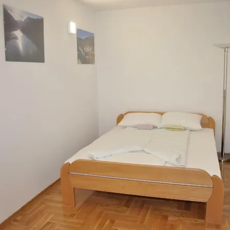 פלוזינה Apartments Ravno מראה חיצוני תמונה