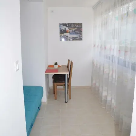 פלוזינה Apartments Ravno מראה חיצוני תמונה