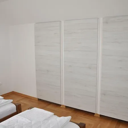 פלוזינה Apartments Ravno מראה חיצוני תמונה