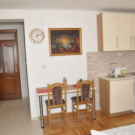 פלוזינה Apartments Ravno מראה חיצוני תמונה